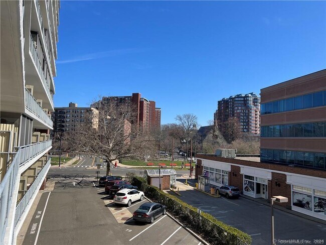 Building Photo - 444 Bedford St