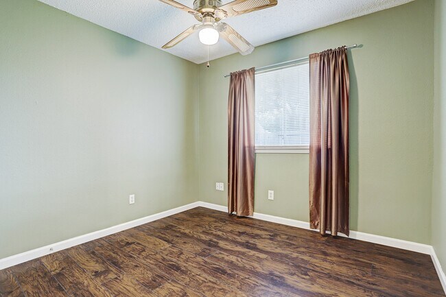 Building Photo - 3515 Cabin Pl