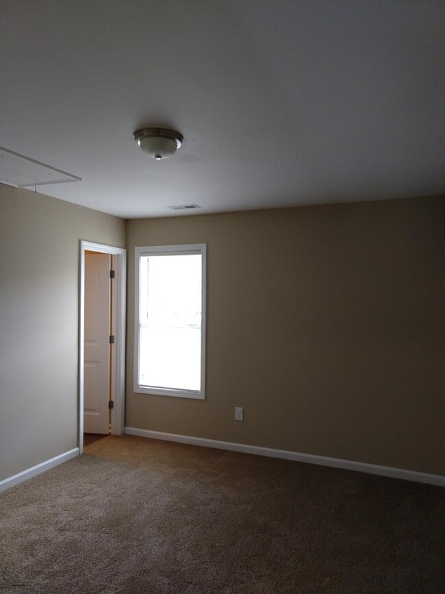 Building Photo - 2 Bedroom, 2.5 Bath Townhome In Applewood