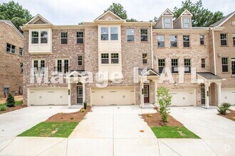 Building Photo - 4 Bedroom Townhome in Chamblee