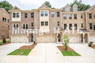 Building Photo - 4 Bedroom Townhome in Chamblee