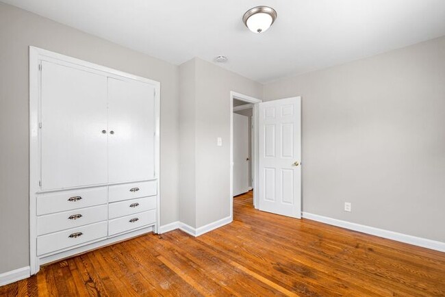 Building Photo - Home off Freeman Mill, Living Room Plus De...