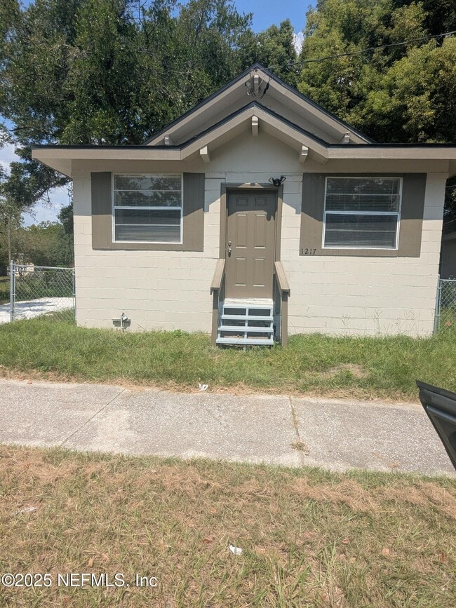 Primary Photo - 1217 W 29th St
