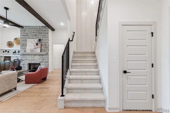 Building Photo - 5 Bed | 5 Bath House