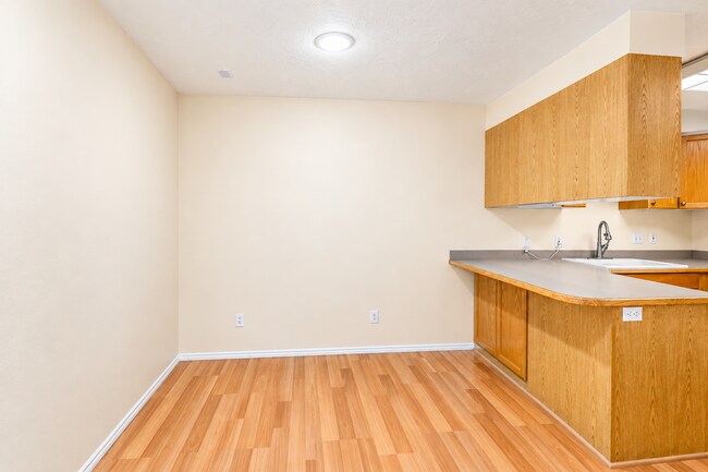 Building Photo - 1273 N 550 W