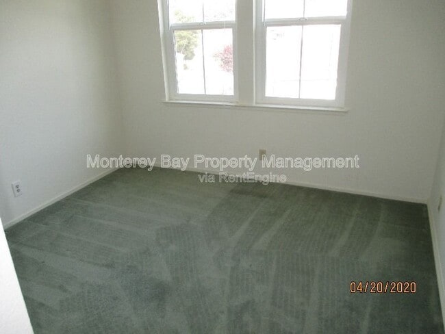 Building Photo - 61 Glen Lake Dr