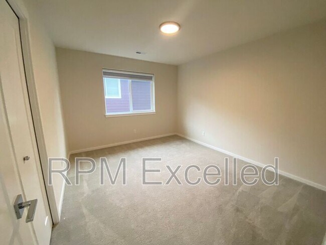 Building Photo - 16208 27th St Ct E