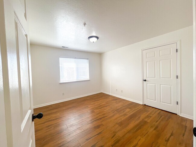 Building Photo - 8212 N Cedar Springs Rd