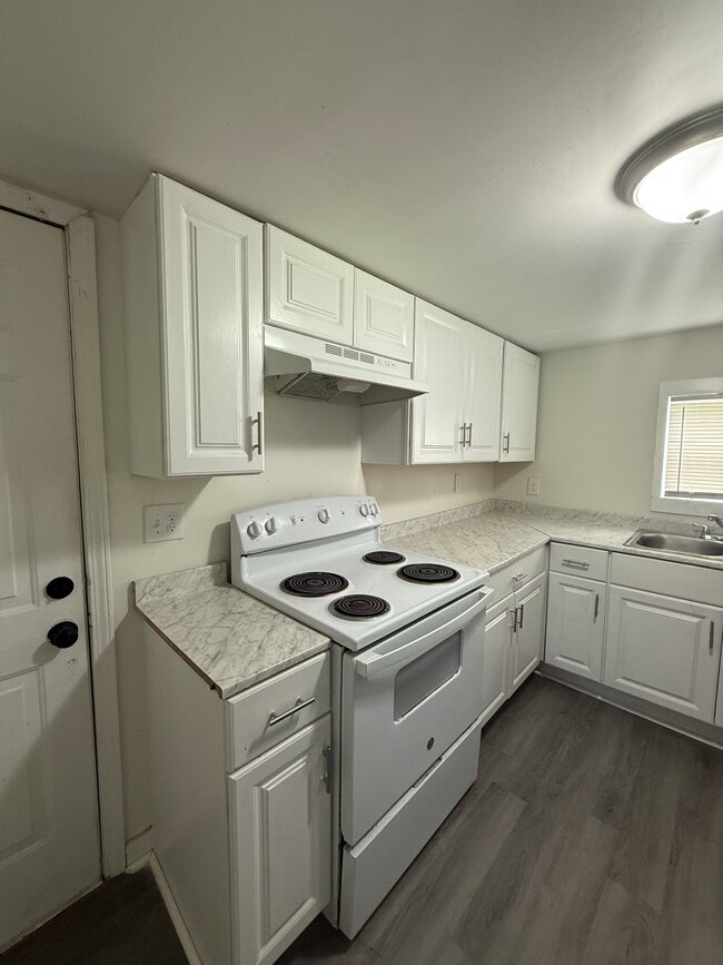 Building Photo - 3729 Pine Ave SW