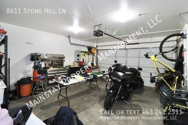 Building Photo - 8611 Stone Hill Ln