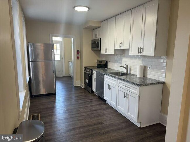 Building Photo - 405 Walnut St