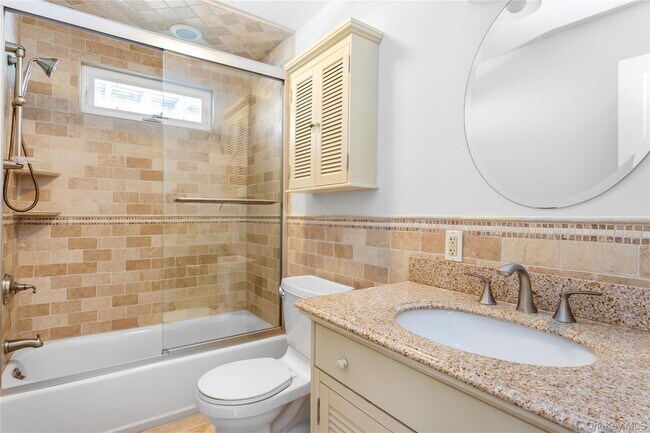 Building Photo - 2 Bayside Ave