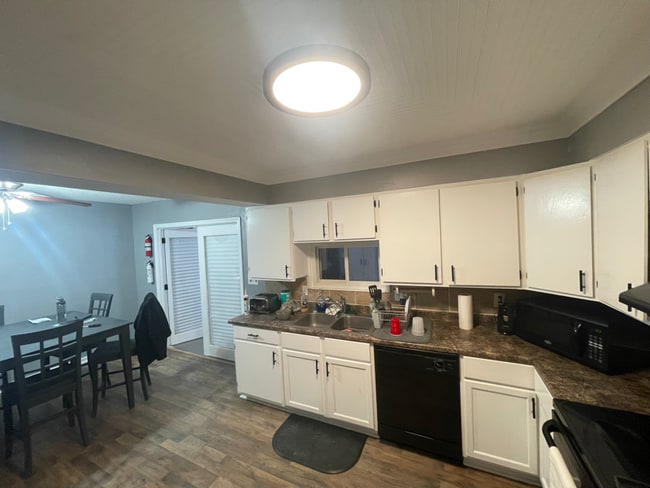 Building Photo - 13808 12th St