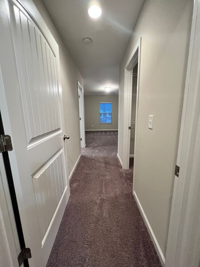 Building Photo - 3 Bedroom/2.5 Bath Townhome in Lakeview Commons