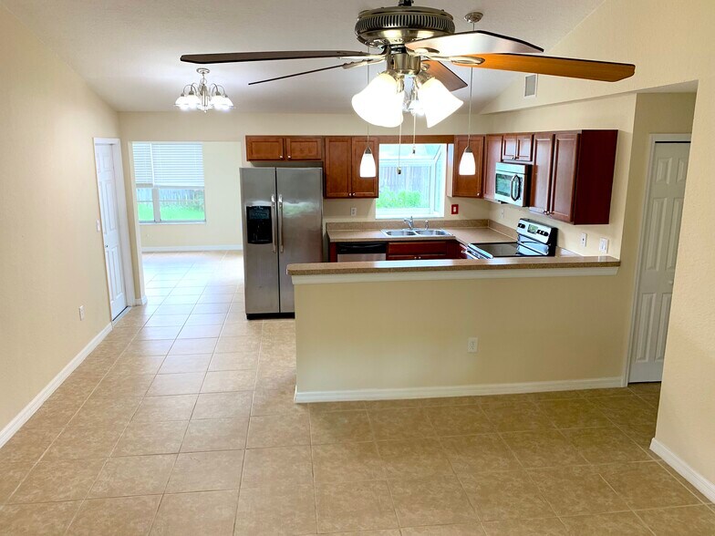 Building Photo - 7055 Lassen Ave