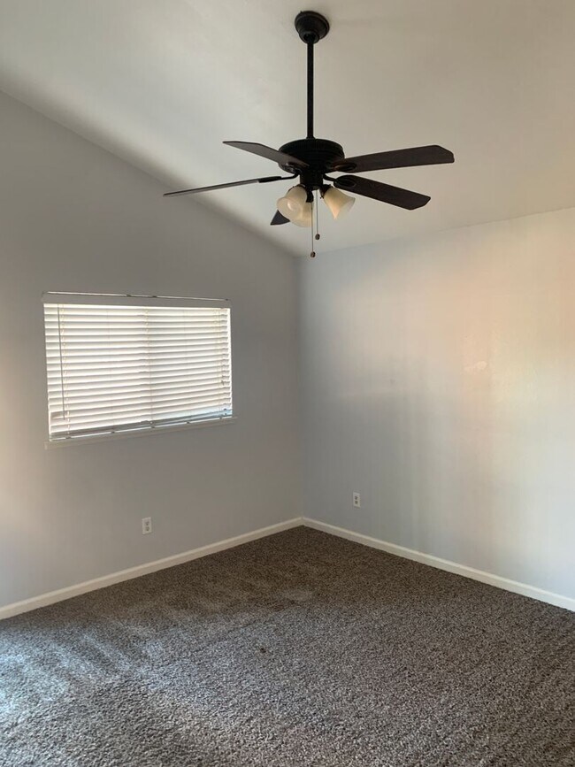 Building Photo - Clean & Updated 3-Bedroom Home in Southwest Bakersfield – Available Now!