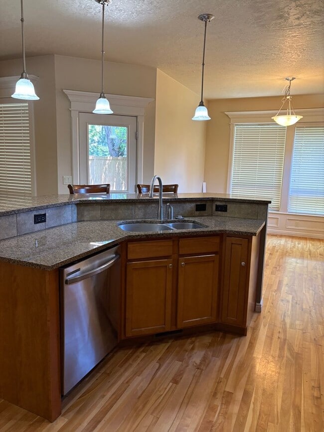 Building Photo - "Luxury Living: Stunning home with marble counter tops & Fireplace!"