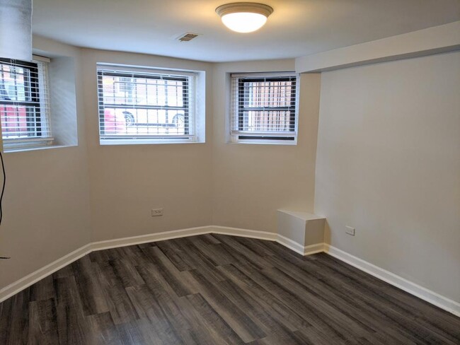 Building Photo - 4 bedroom in Chicago IL 60614