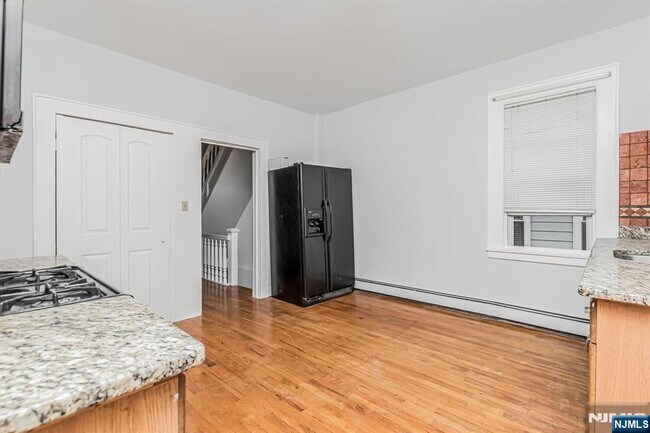 Building Photo - 57 Clinton Pl