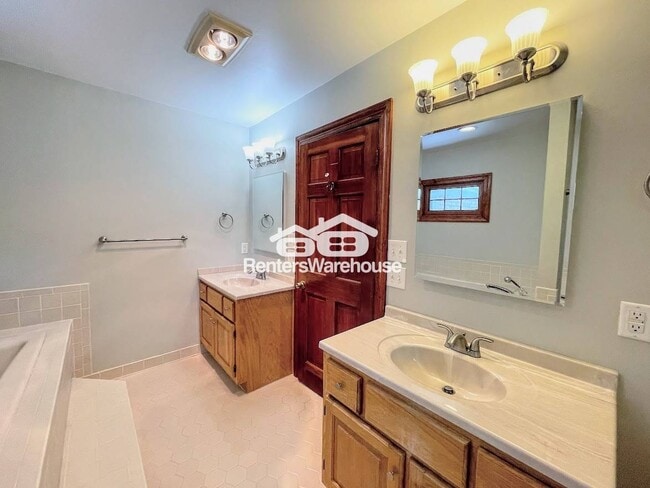 Building Photo - 2925 Duke of York Dr