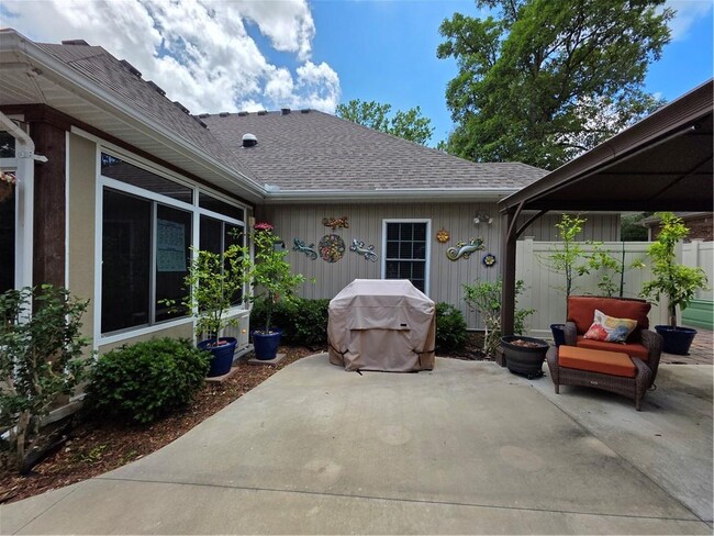 Building Photo - 15 Thackery Ln