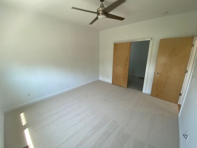 Building Photo - 3 Bedroom Modern Home w/ Excellent Location!