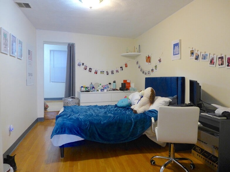 Building Photo - 15 Eldora St