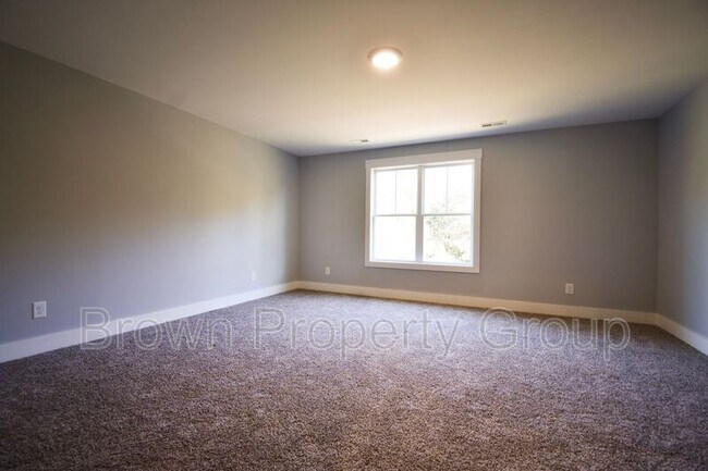 Building Photo - 3036 Candlelight Dr