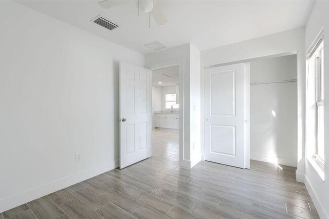 Building Photo - 3246 Jefferson St