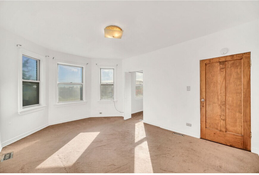 Building Photo - 2258 N Central Ave