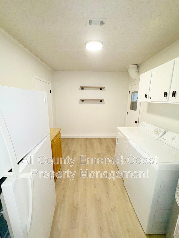 Building Photo - 504 Kelly St