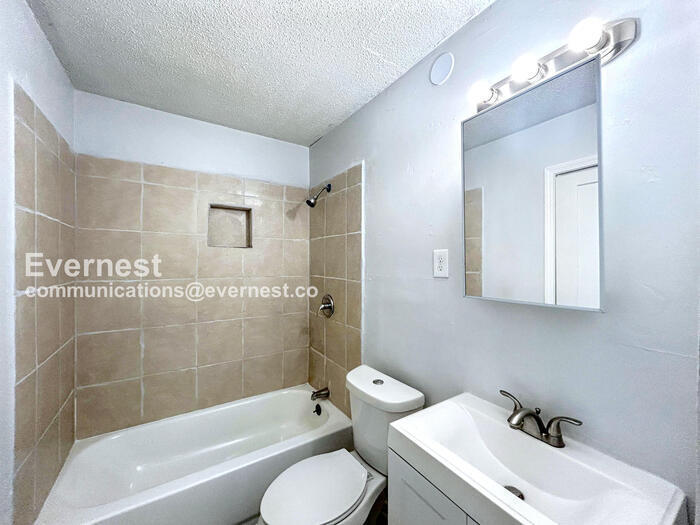 Building Photo - 4620 Sunnybrook St