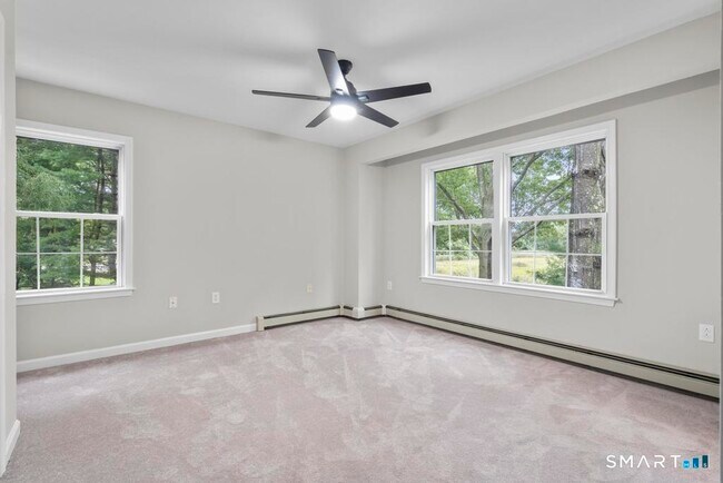 Building Photo - 815 S Pine Creek Rd