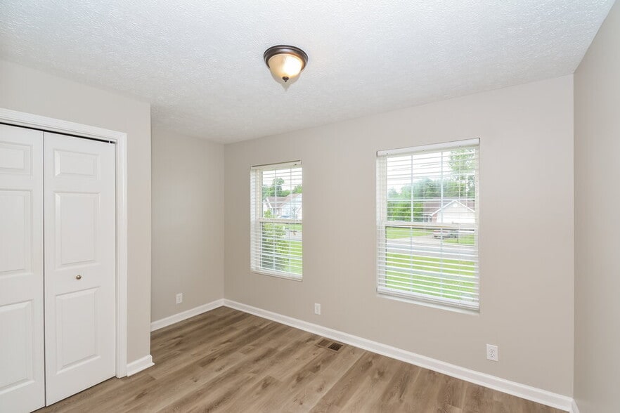 Building Photo - 624 Mable Dr
