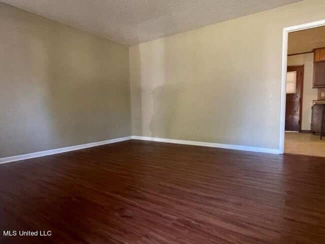 Building Photo - 3 Bed 1.5 Bath in Gulfport