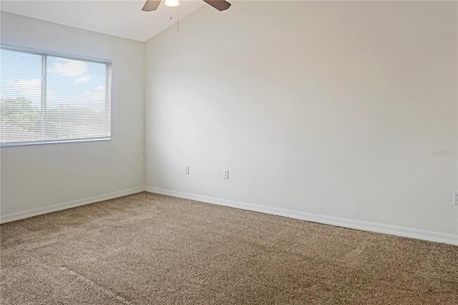 Building Photo - 215 Mango Dr