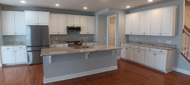 Building Photo - Heron's Landing 4 BD/ 3BTH Available May 14th