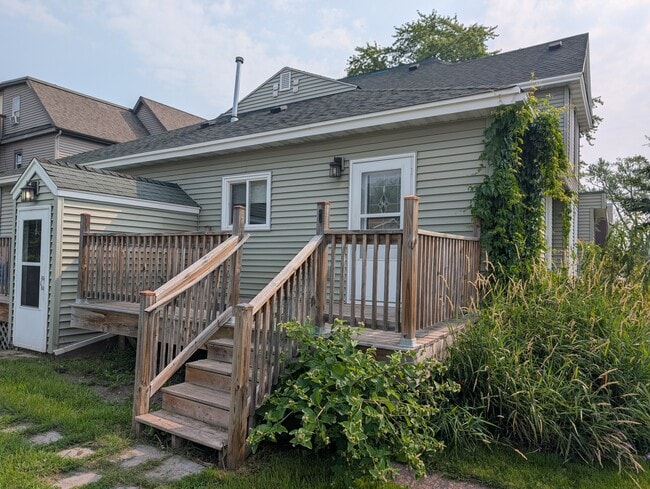 Building Photo - 1725 Hughitt Ave