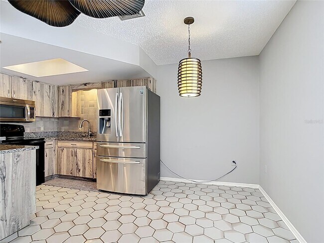 Building Photo - 813 Ormond St