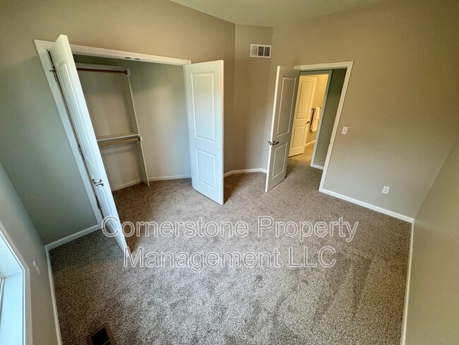 Building Photo - 801 Highland Dr