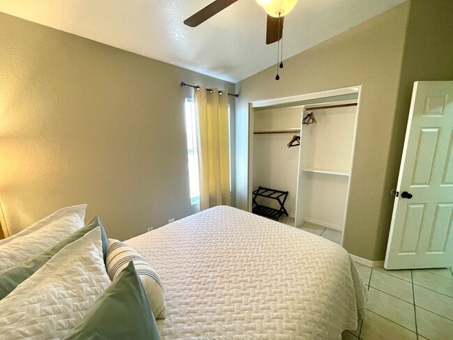 Building Photo - Luxurious Fully Furnished 3 Bedroom Home with Garage!