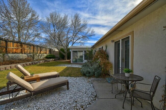 Building Photo - 5316 Van Christopher Dr NE