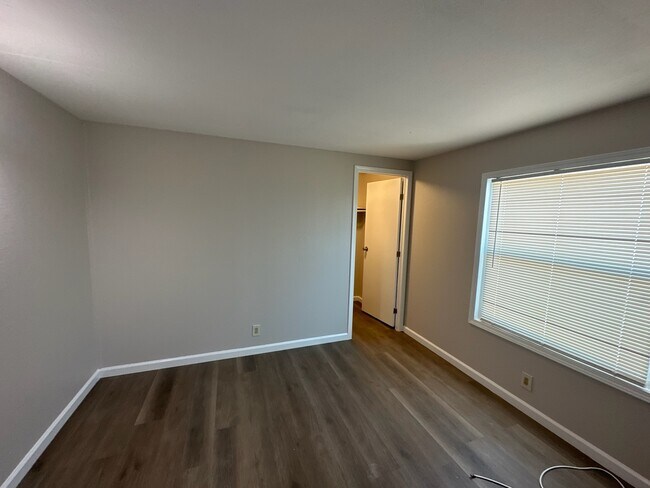 Building Photo - 35424 Oasis St