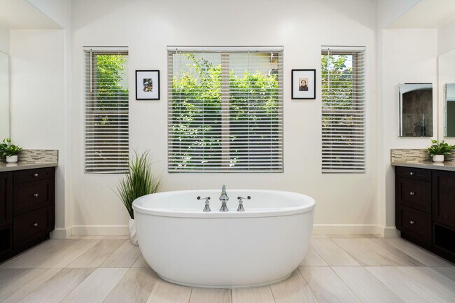 Building Photo - 81805 Four Seasons Pl