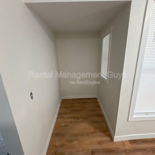 Building Photo - 2631 N Girard Ave