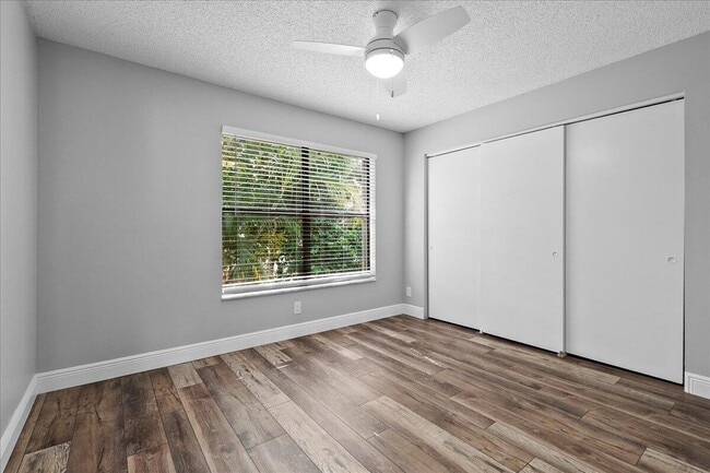 Building Photo - 1714 Shoreside Cir