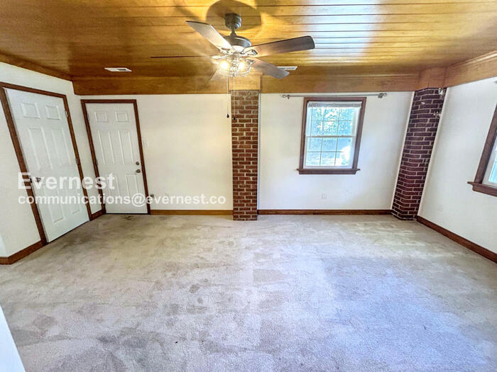 Building Photo - 5631 Swan Dr