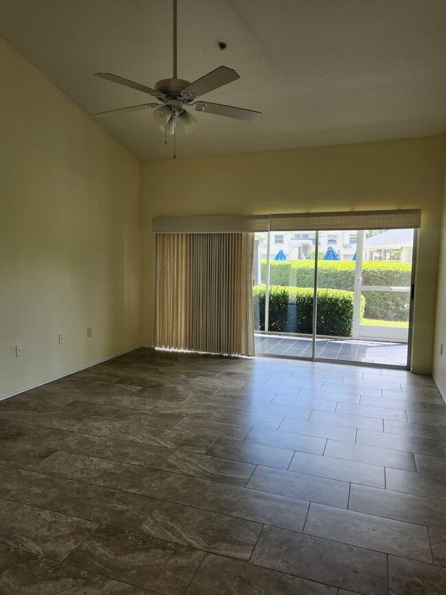Building Photo - 6330 Green Oaks Cir