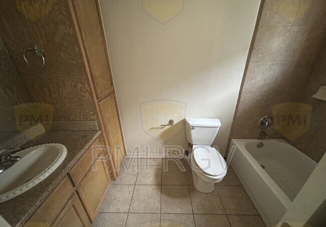 Building Photo - 3802 S Radisson Ave