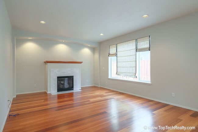 Building Photo - Lovely 4 Bedroom | 2.5 Bathroom | Corner Lot Single Family Home | In Beautiful Orenco Gardens Com...